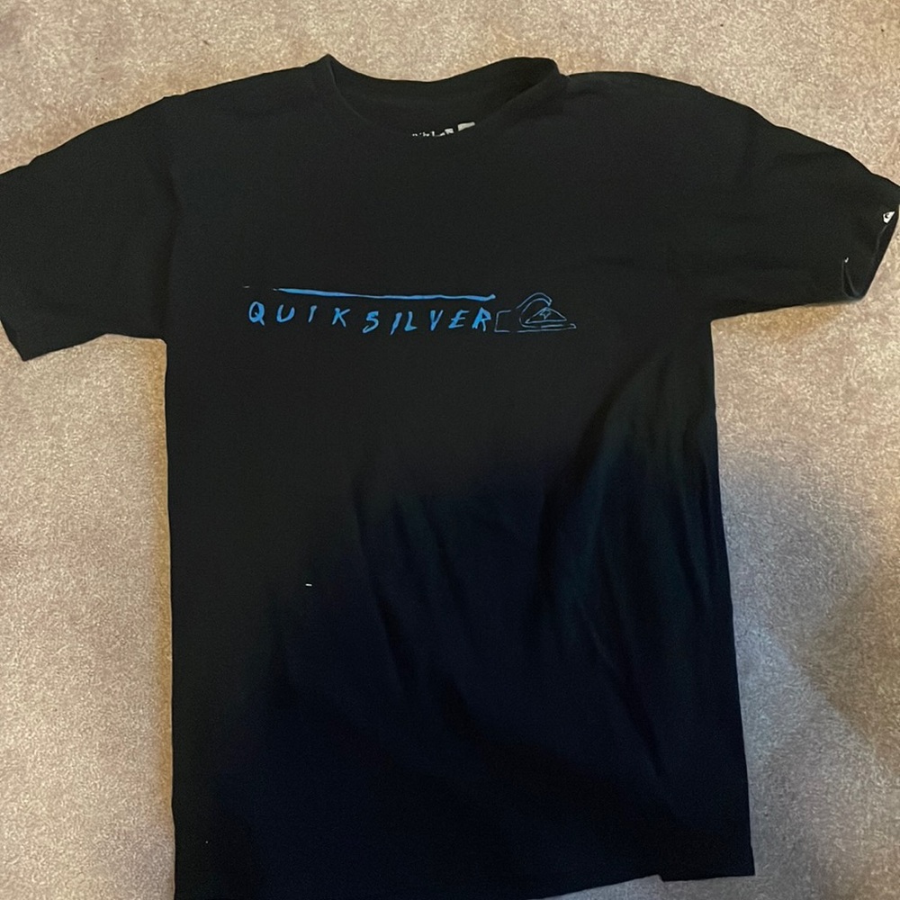 Black quiksilver t shirt